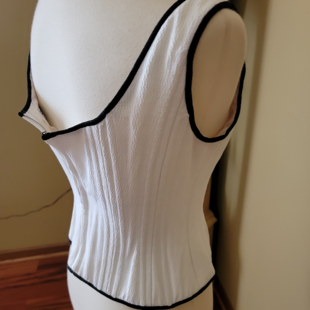 🔥SOLD🔥CHANEL | White Iconic Vntg Runway Spring 1993 White/ Black Corset Cami T - Picture 8 of 16